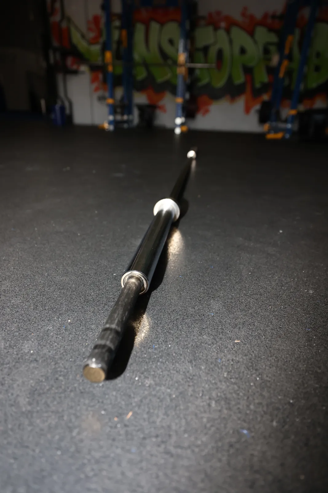 The Spann Bar from the knurled grip end, the chrome loadable sleeve behind the grip.