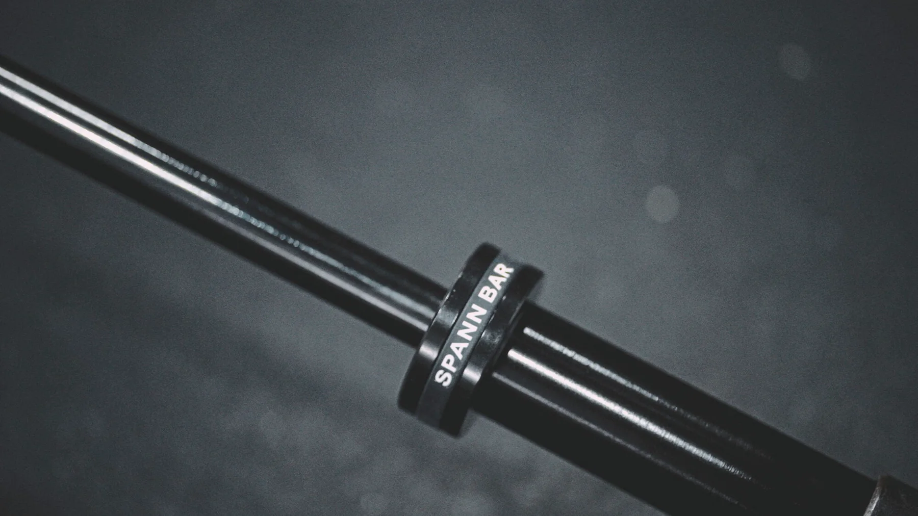 Macro of the Spann Bar's knurled sleeve end and black Spann Bar collar.